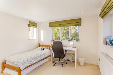 73 Dukes Wood Dri...