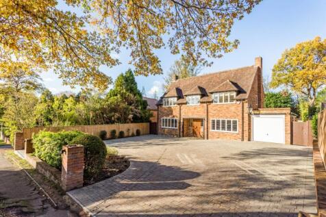 73 Dukes Wood Dri...