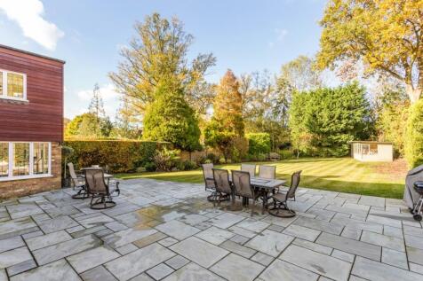 73 Dukes Wood Dri...