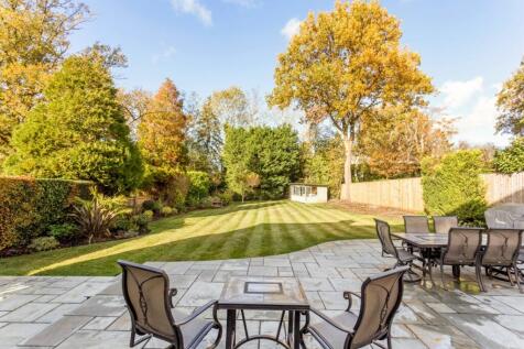 73 Dukes Wood Dri...