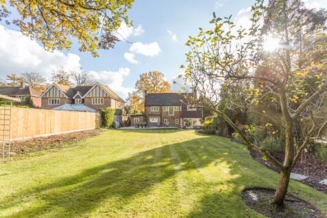 73 Dukes Wood Dri...