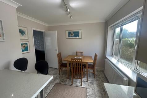 breakfast bar and dining space
