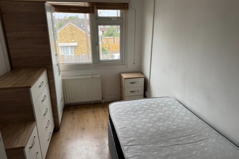 Single Bedroom Image 1