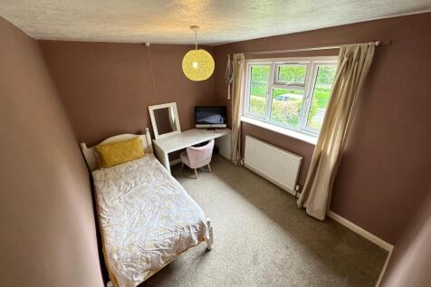 Double bedroom 3