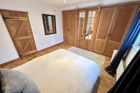 main bedroom aspect 2