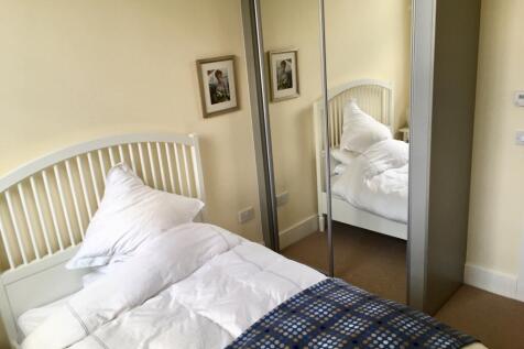 bedroom aspect 2