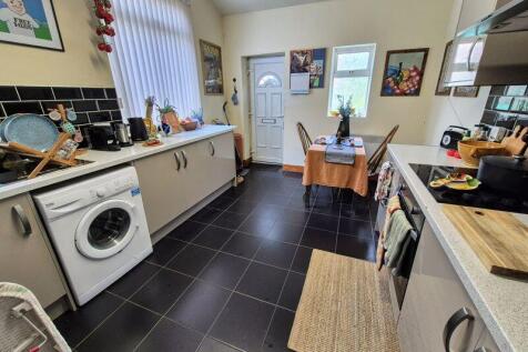 Flat 1 Kitchen