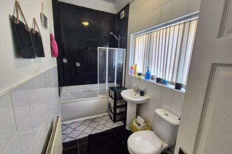 Flat 2 Bathroom