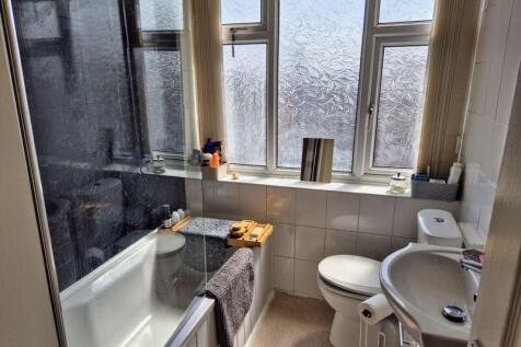 Flat 3 Bathroom