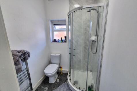 Flat 4 Bathroom