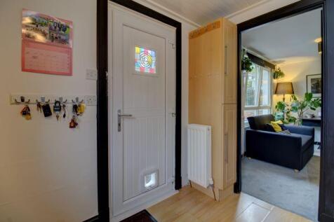 Hall to lounge