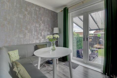 Lounge to patio