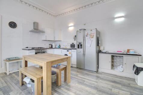 Kitchen / Lounge