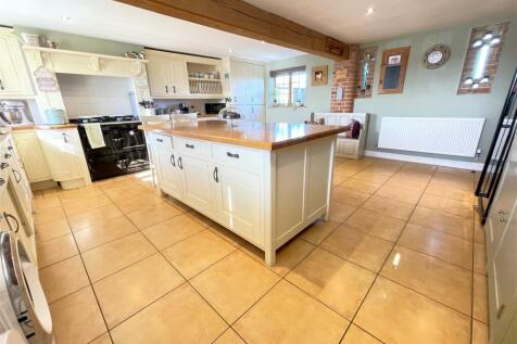FARMHOUSE KITCHEN