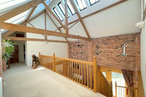 GALLERIED LANDING