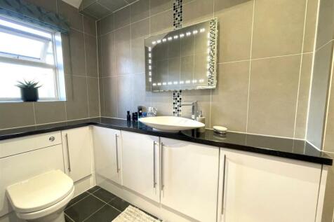 ENSUITE SHOWER ROOM