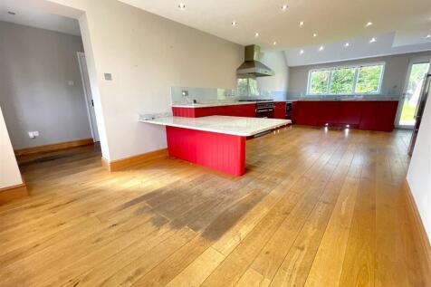 LIVING/DINING KITCHEN