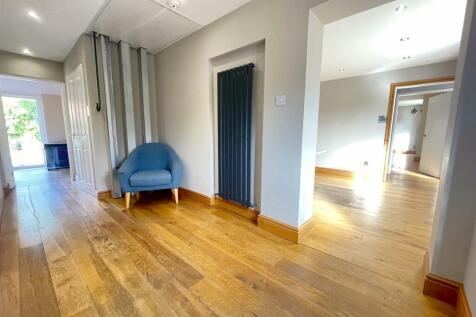 INITIAL MAIN ENTRANCE HALL