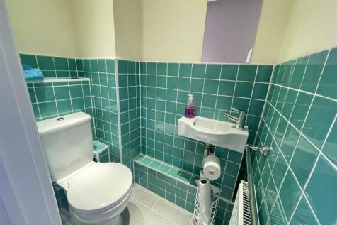 GROUND FLOOR CLOAK ROOM