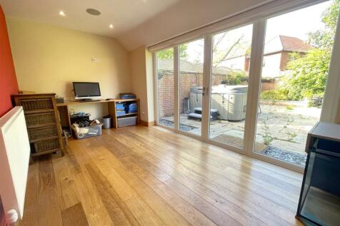 STUDY/GAMES ROOM