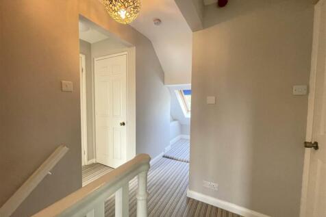 FIRST FLOOR LANDING