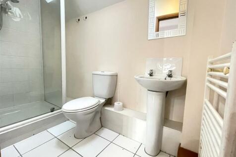 ENSUITE SHOWER ROOM
