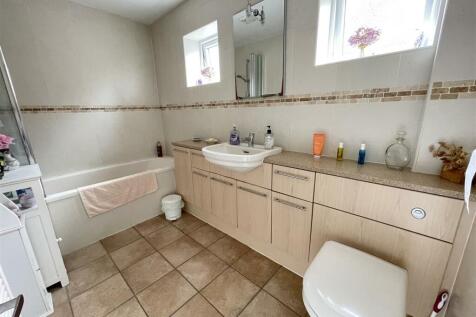GROUND FLOOR BATHROOM