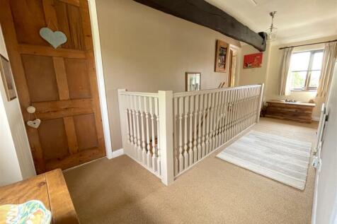 FIRST FLOOR LANDING