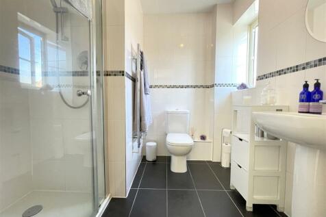 ENSUITE SHOWER ROOM
