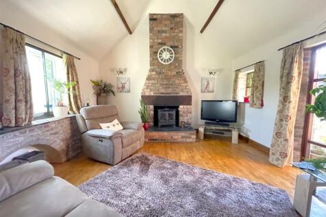 SITTING/DINING ROOM