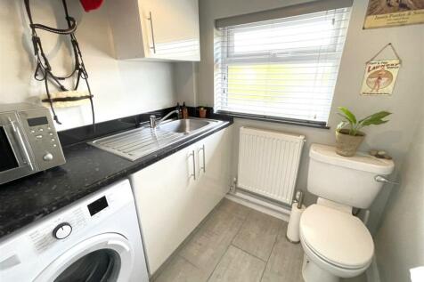 GROUND FLOOR CLOAK ROOM/UTILITY