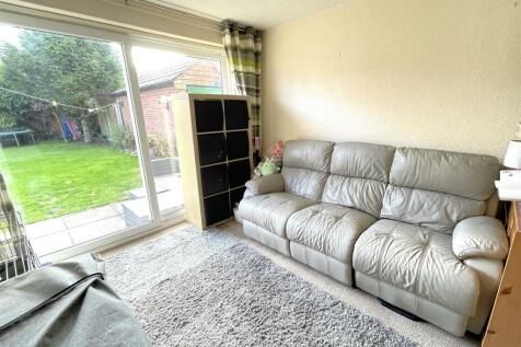 SNUG/FAMILY ROOM