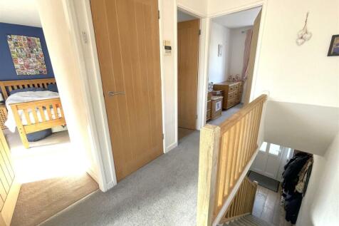 FIRST FLOOR LANDING