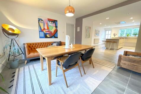LIVING / DINING SPACE