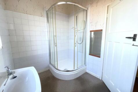 GROUND FLOOR SHOWER ROOM