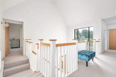 SPLIT LEVEL GALLERIED LANDING