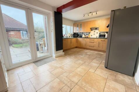 LIVING / DINING KITCHEN