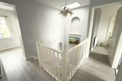 GALLERIED LANDING