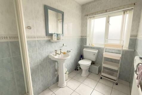 ENSUITE SHOWER ROOM