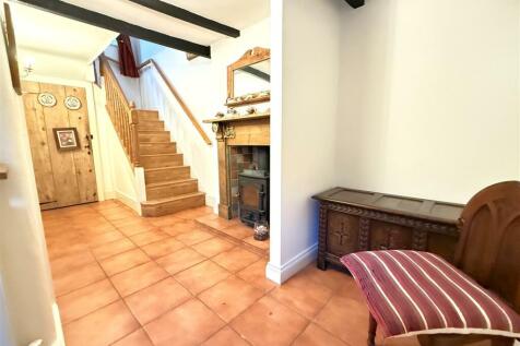 MAIN INNER HALLWAY