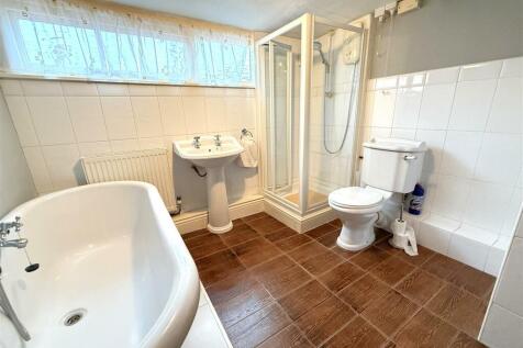 BATH/SHOWER ROOM