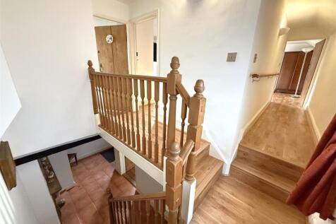 FIRST FLOOR LANDING