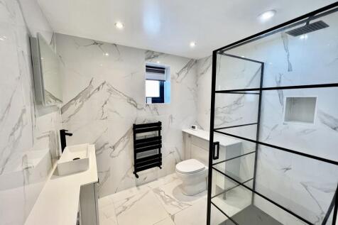 ENSUITE SHOWER ROOM