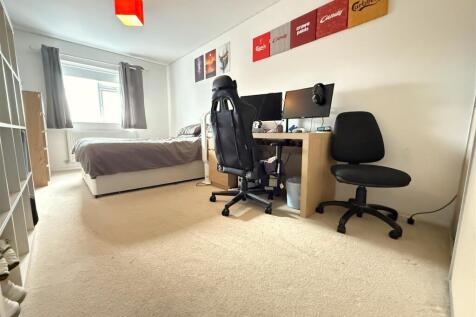 BEDROOM 2