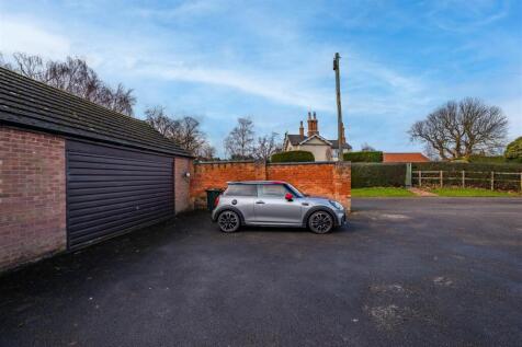 DOUBLE GARAGE