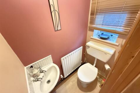 GROUND FLOOR CLOAK ROOM