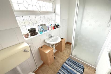 ENSUITE SHOWER ROOM