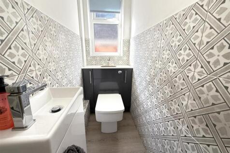 GROUND FLOOR CLOAK ROOM