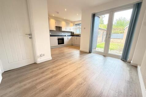 L SHAPED DINING KITCHEN