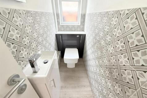 GROUND FLOOR CLOAK ROOM